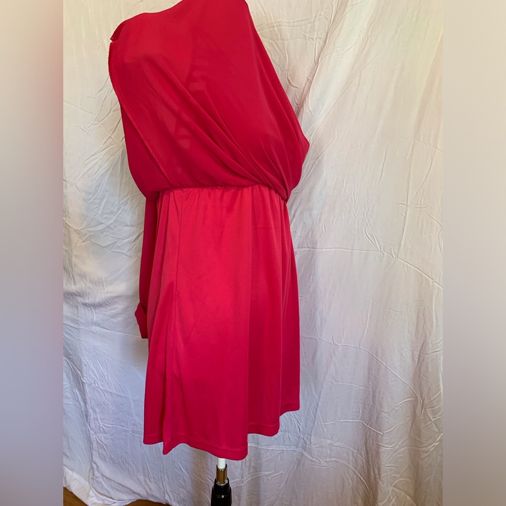 Pretty magenta gown - Picture 4 of 6